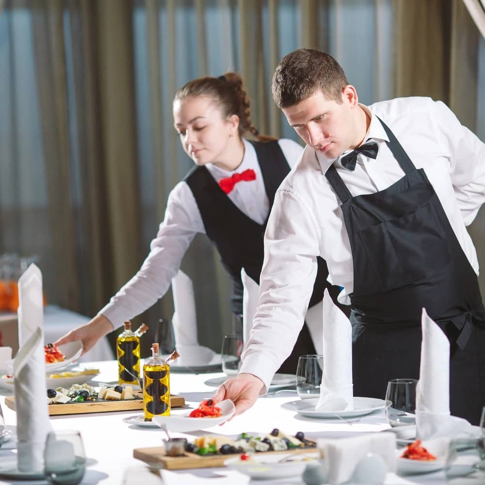 Curso de hostelería y restauración: camarero/a de barra y sala, coctelería, protocolo y atención al cliente Curso de hostelería y restauración: camarero/a de barra y sala, coctelería, protocolo y atención al cliente